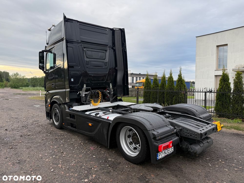 Mercedes-Benz Actros - 3