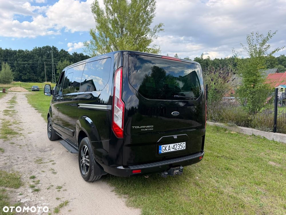 Ford Tourneo Custom - 13