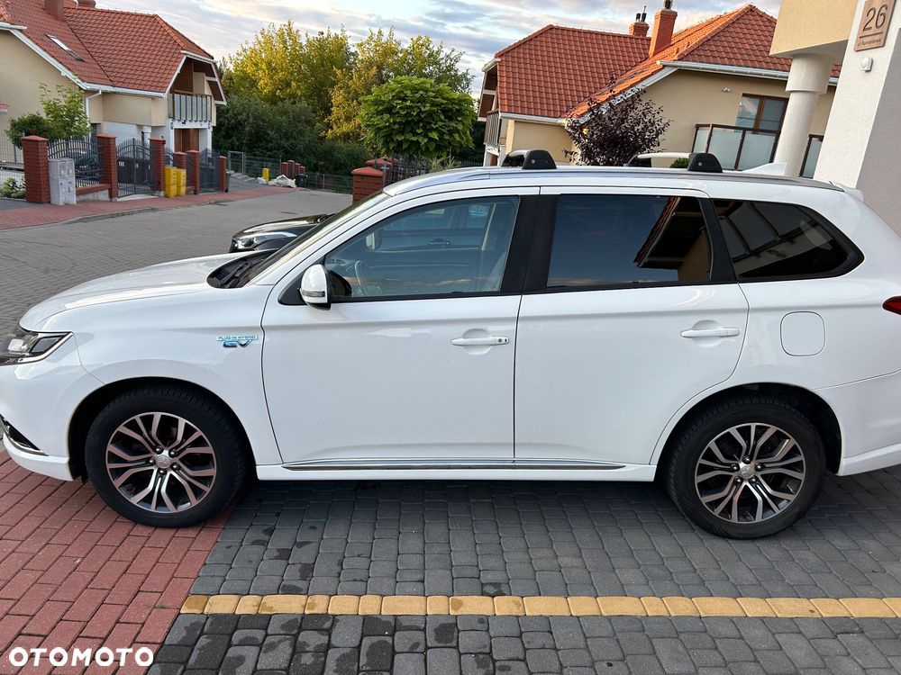 Mitsubishi Outlander - 4