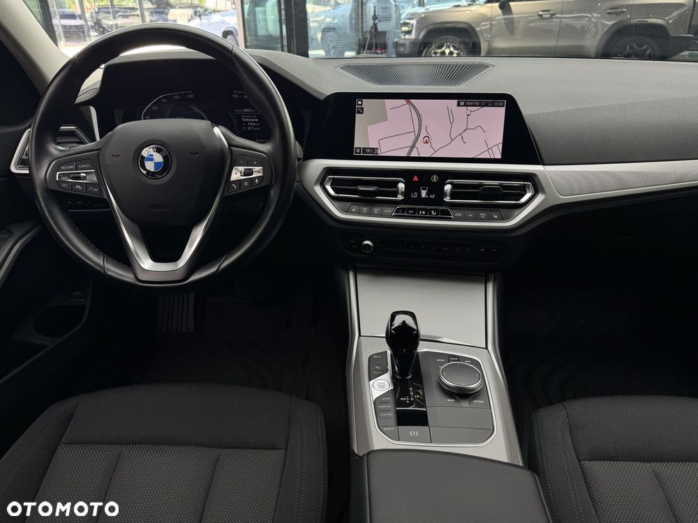 BMW Seria 3 318i - 16