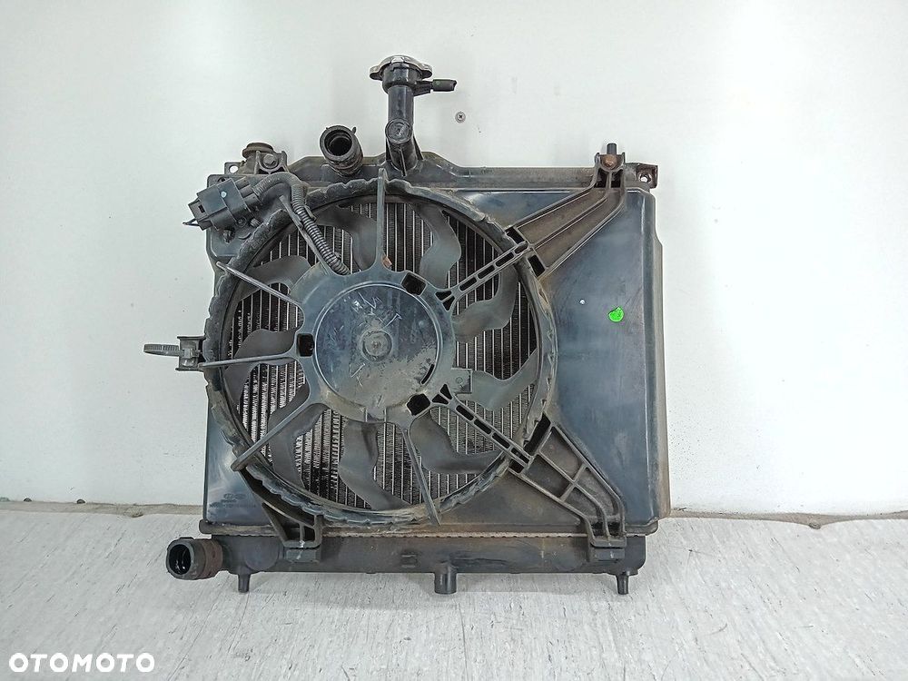 CHŁODNICA WODY Z WENTYLATOREM HYUNDAI I10 I 1.1 12V - 4