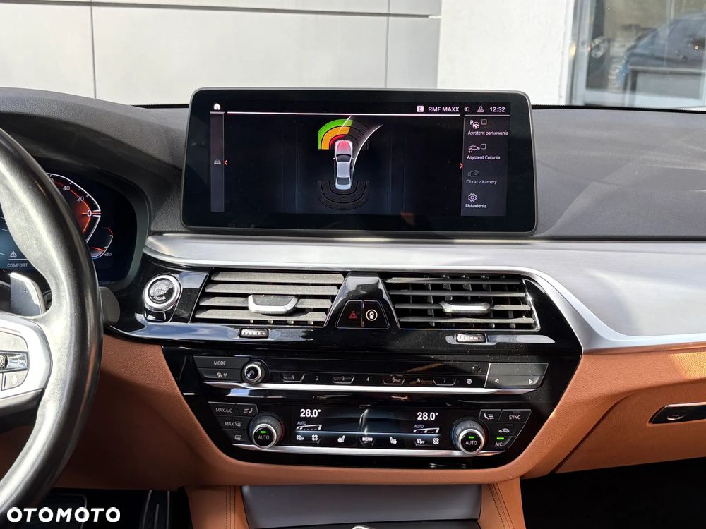 BMW Seria 5 530d xDrive mHEV M Sport sport - 16