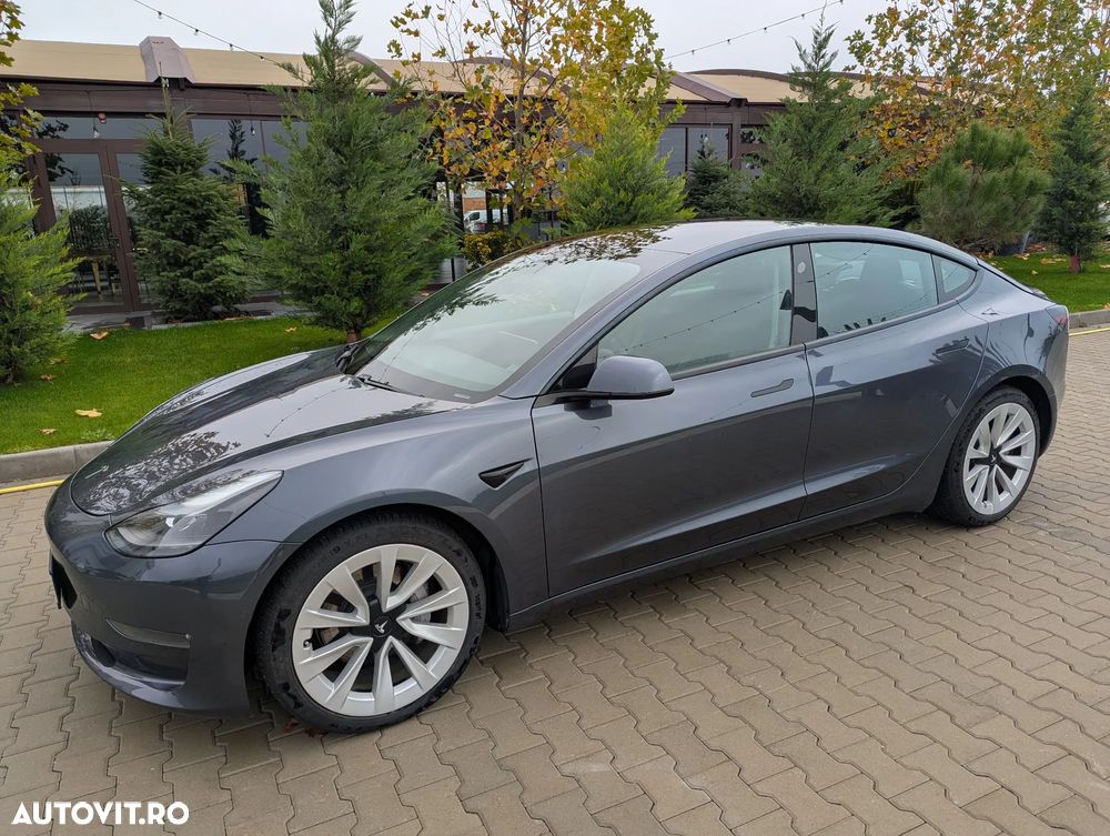 Tesla Model 3 - 1