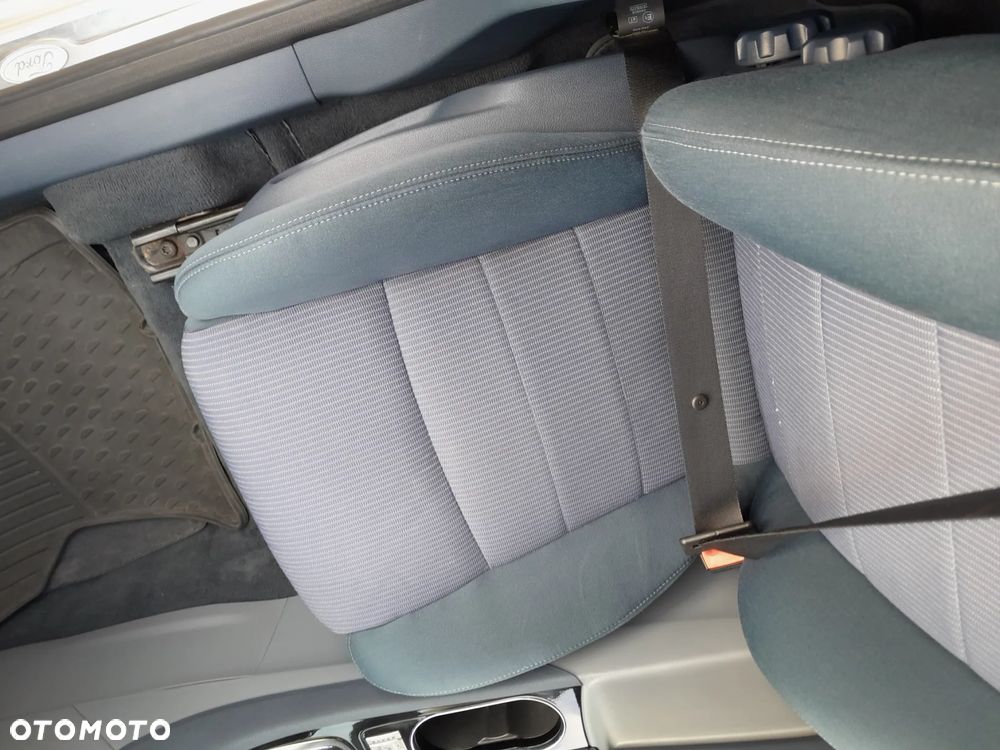 Ford Mondeo 2.0 Ghia - 21