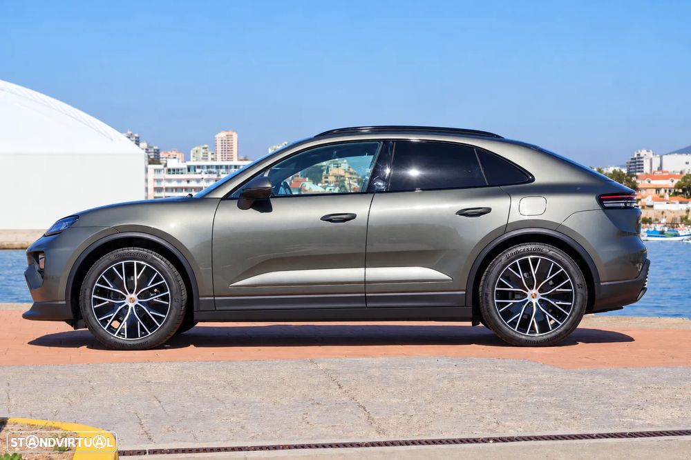 Porsche Macan Electric 4 - 9