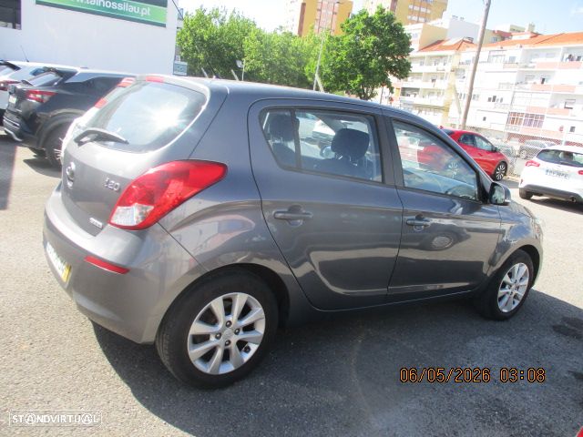 Hyundai i20 1.1 CRDi Blue Access+Bluetooth - 4