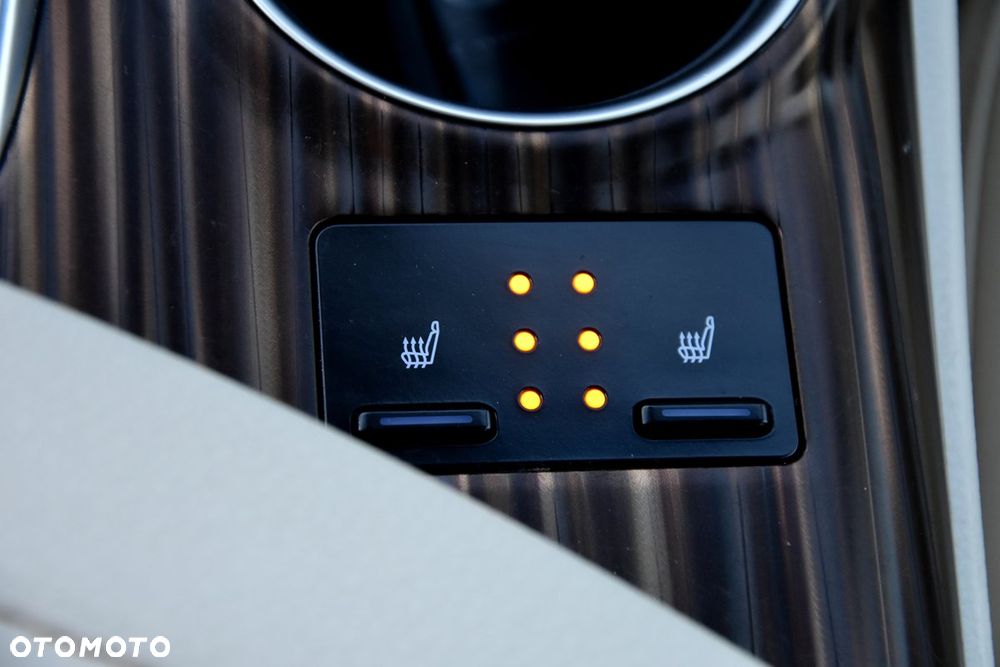 Toyota Camry 2.5 Hybrid Executive CVT - 24