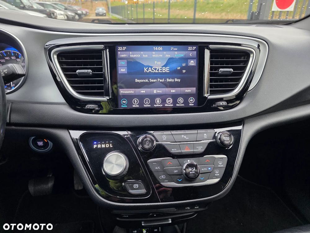 Chrysler Pacifica - 16