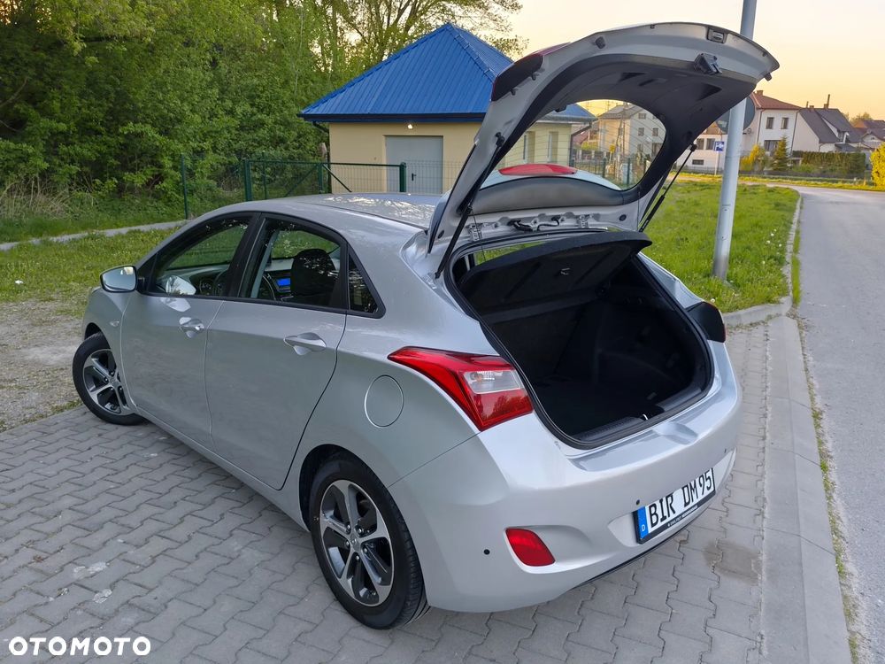 Hyundai i30 blue 1.4 Passion - 14