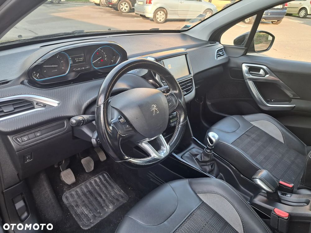 Peugeot 2008 1.6 BlueHDi Allure S&S - 14