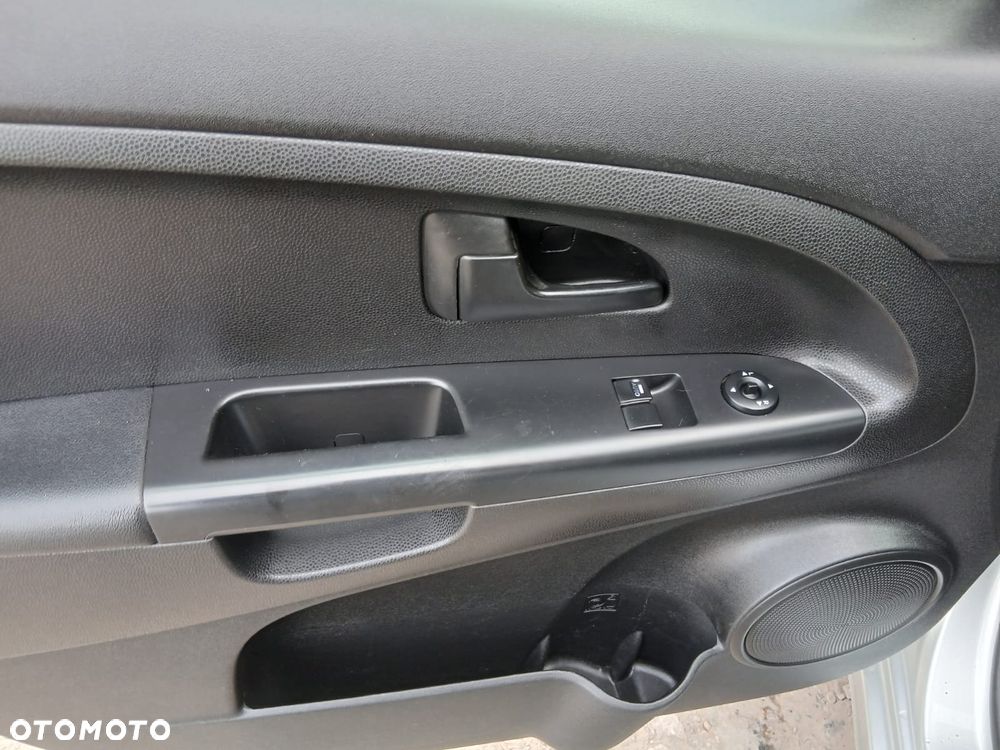 Kia Venga 1.4 CVVT Vision - 17