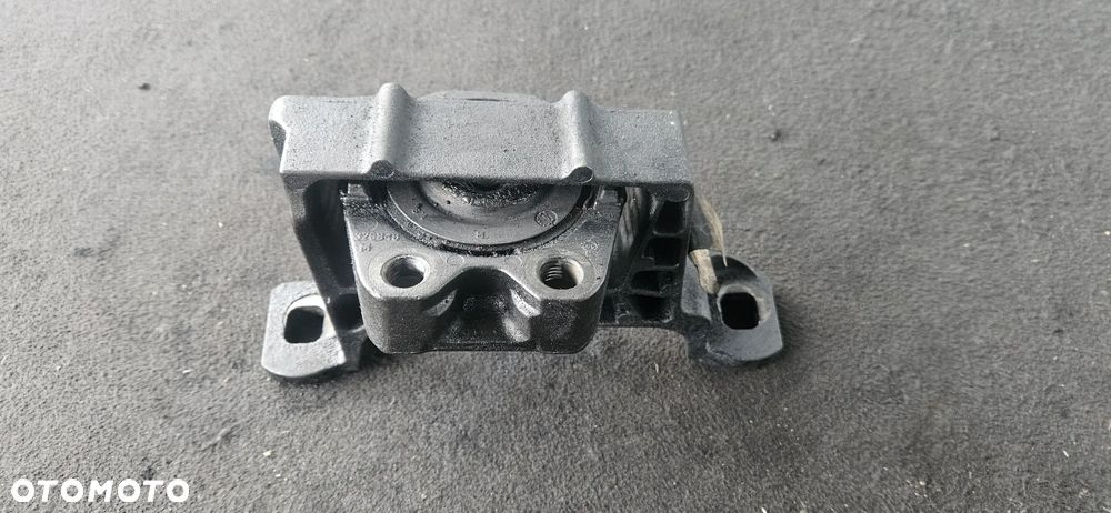 Łapa poduszka silnika Ford Focus Mk2 1,6 TDCI - 2
