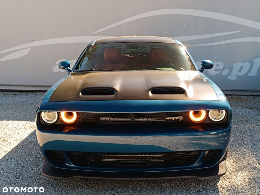 Dodge Challenger - 11