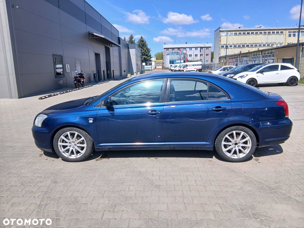 Toyota Avensis - 1