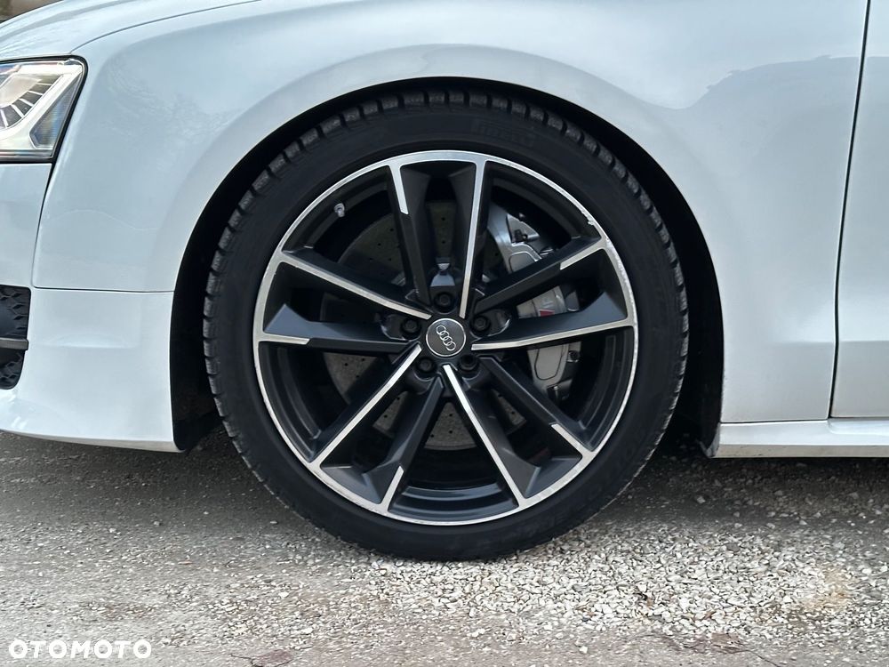 Audi S8 - 30