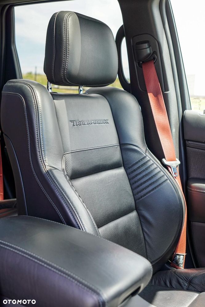 Jeep Grand Cherokee - 24