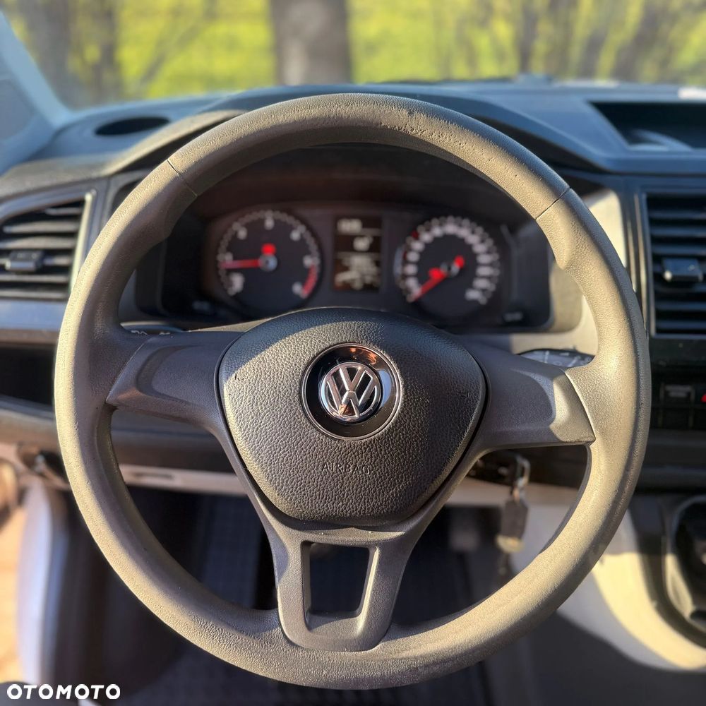 Volkswagen Multivan - 13