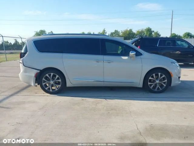 Chrysler Pacifica - 7