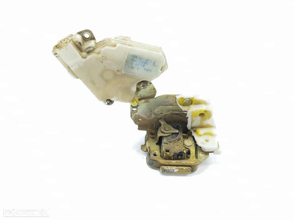 FECHADURA DE PORTA MALA NISSAN TERRANO II R20 - 1