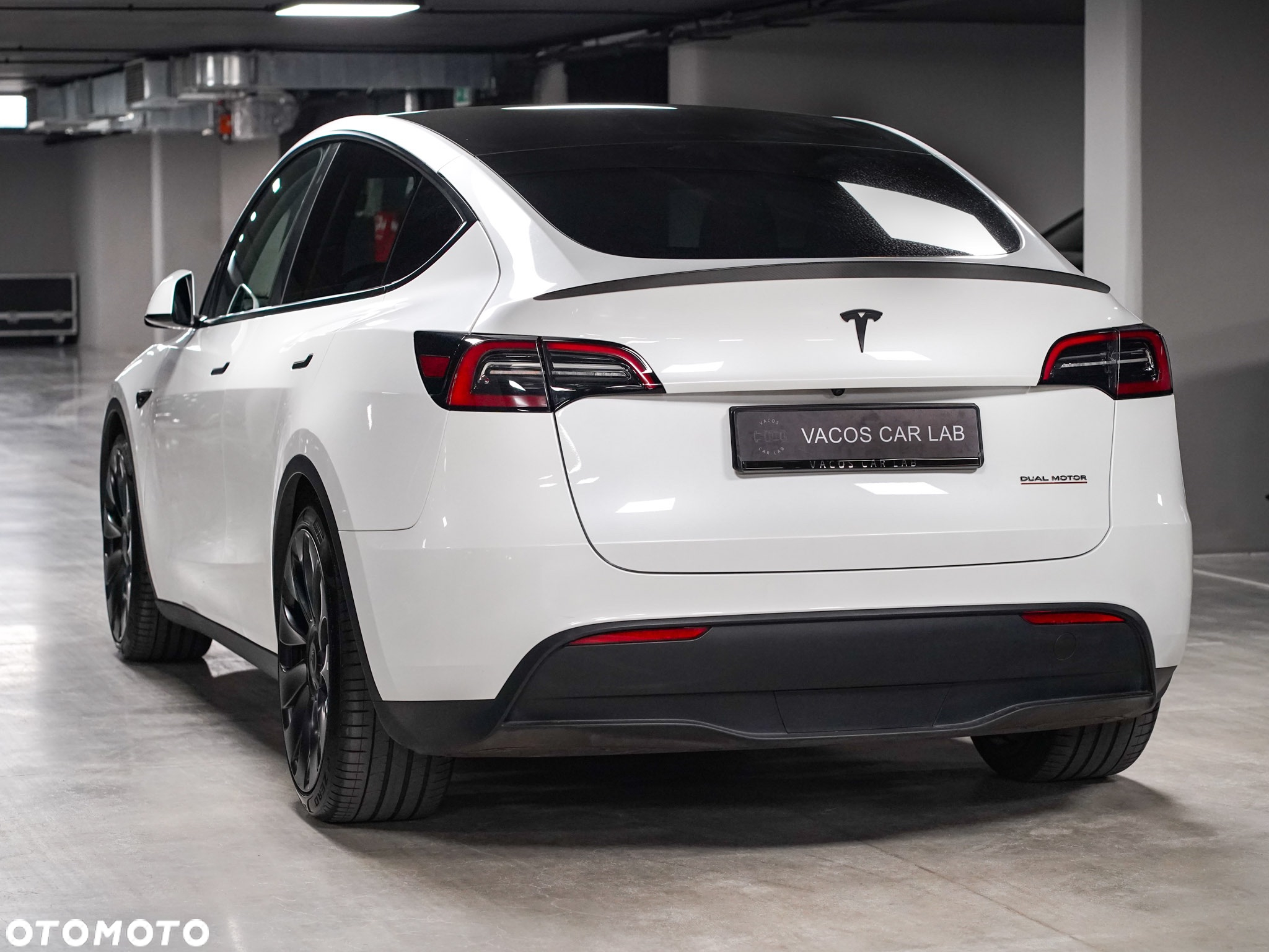 Tesla Y Performance AWD - 13