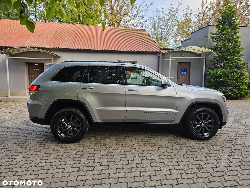 Jeep Grand Cherokee - 30