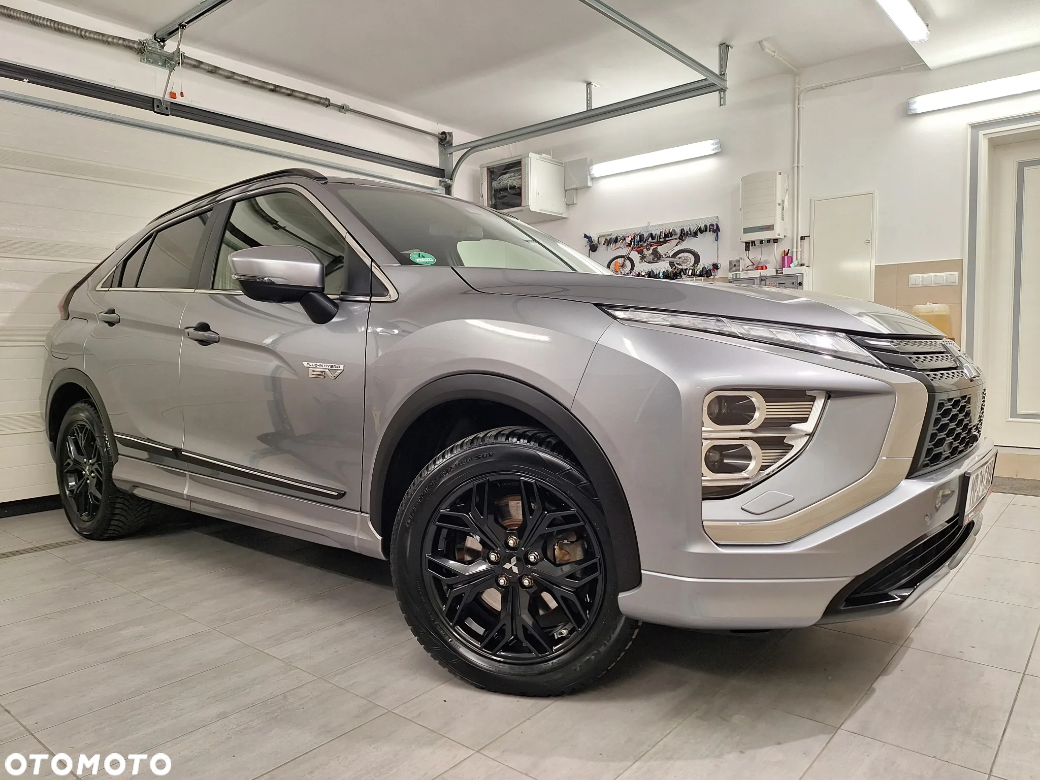 Mitsubishi Eclipse Cross Plug-In Hybrid 4WD Top - 2