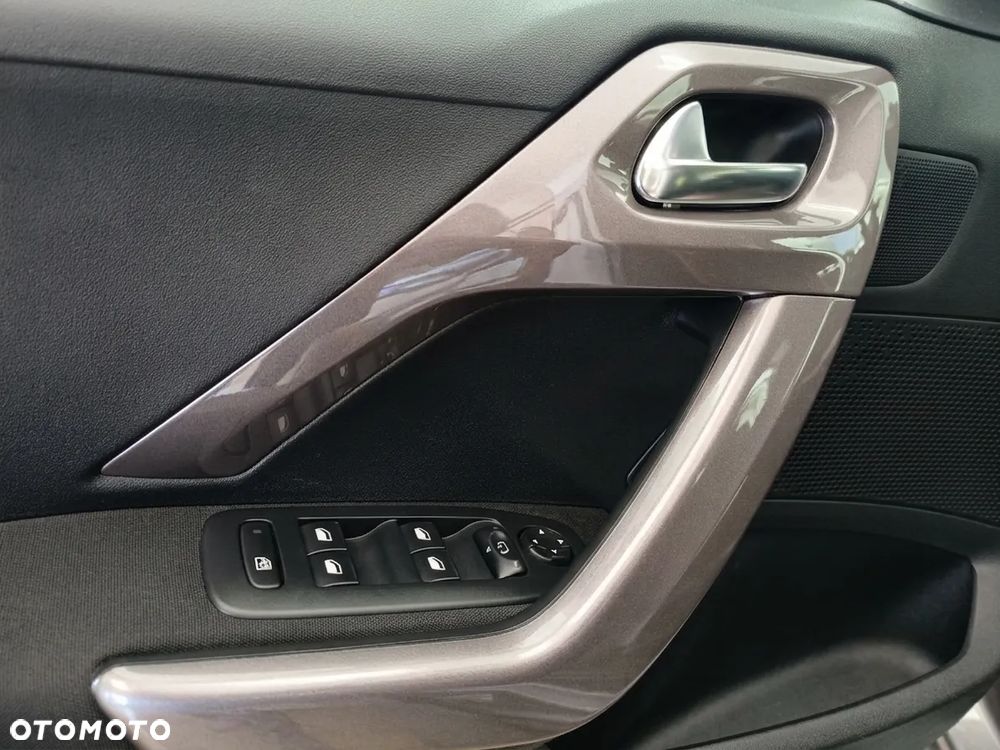 Peugeot 2008 1.2 Pure Tech Style - 10