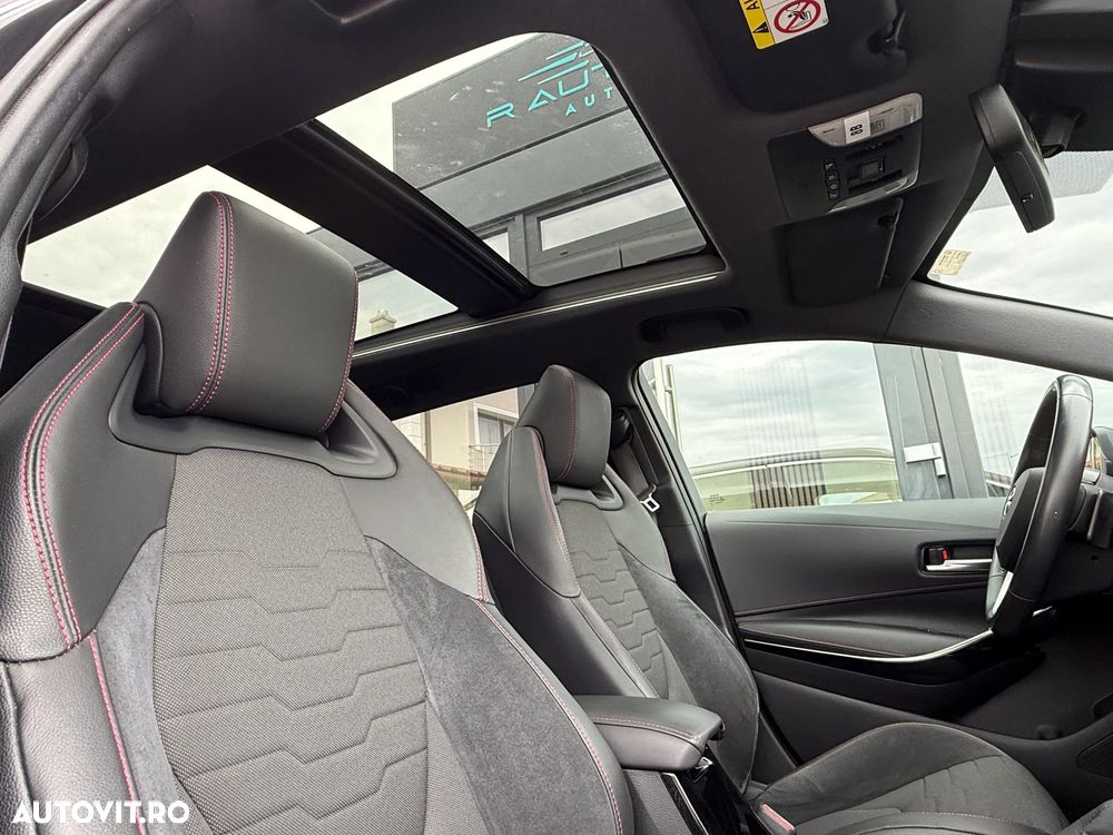 Toyota Corolla 2.0 HSD Exclusive Plus GR Sport Bi-Tone - 9