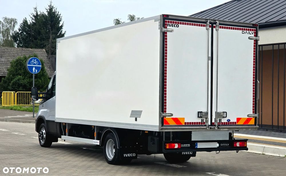 Iveco ❗️❗️DAILY 3.0 180KM 50C18 ❗️❗️ZABUDOWA IGLOOCAR 10 PALET / MROŹNIA -32 +32 / AGREGAT THERMOKING V300 MAX / AUTOMAT HI-MATIC / LAKIER METALIC / NAWIGACJA / TEMPOMAT ADAPTACYJNY / PODUSZKI PNEUMATYCZNE / GRUBA ŚCIANKA / WERSJA WZMOCNIONA / SALON POLSKA / FULL LED / MAKSYMALNA DOSTĘPNA OPCJA WYPOSAŻENIA❗❗ STAN - JAK NOWY ❗️ - 4