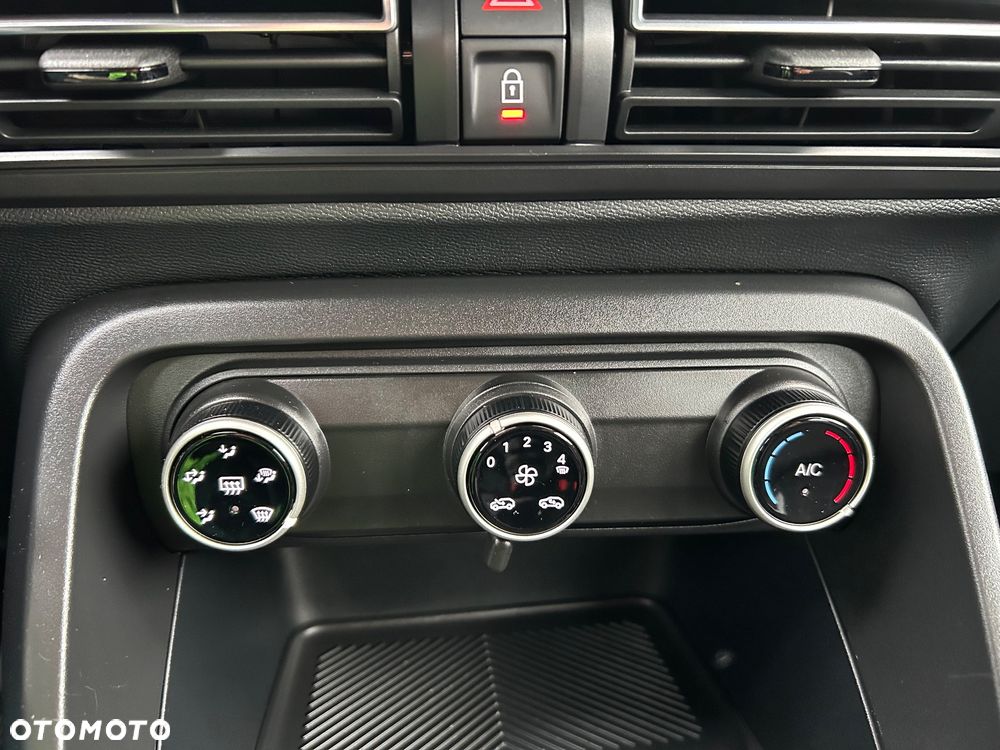 Citroën C3 1.2 T Plus - 23