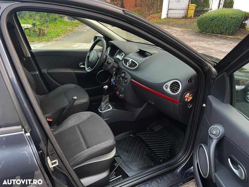 Renault Clio - 11