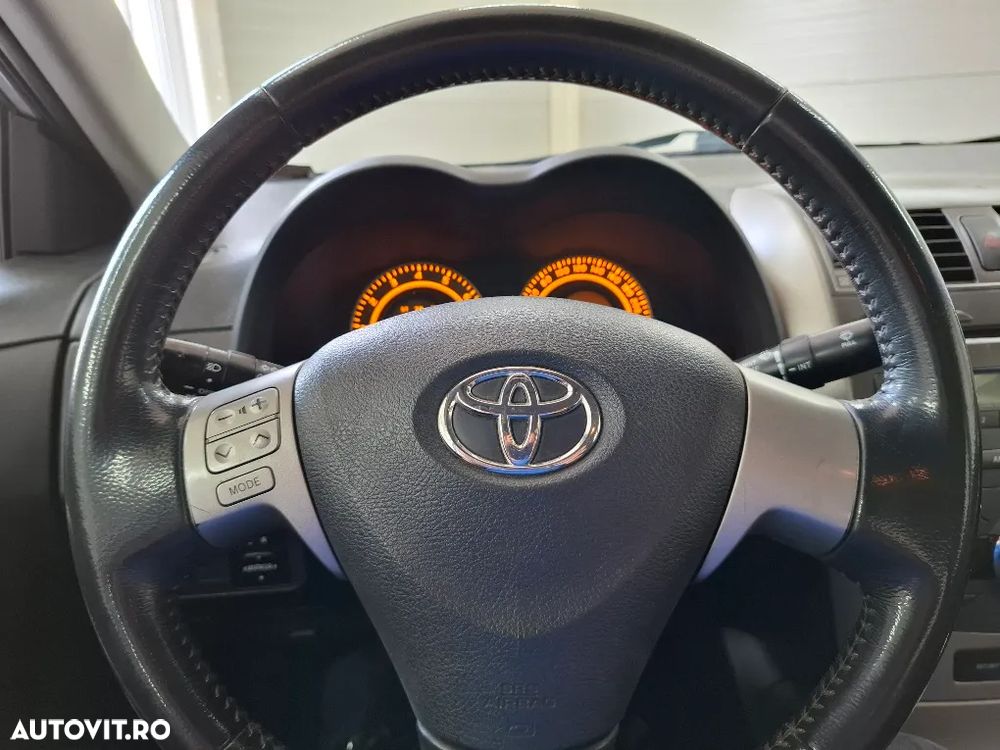 Toyota Corolla 1.4 Sdn. Luna - 18