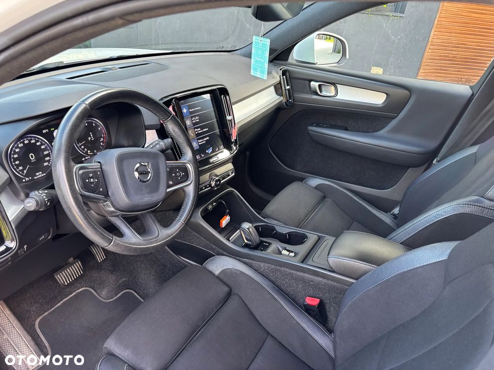 Volvo XC 40 T3 Momentum - 8