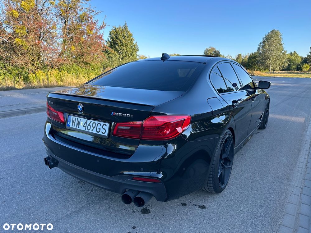 BMW Seria 5 M550i xDrive sport - 14