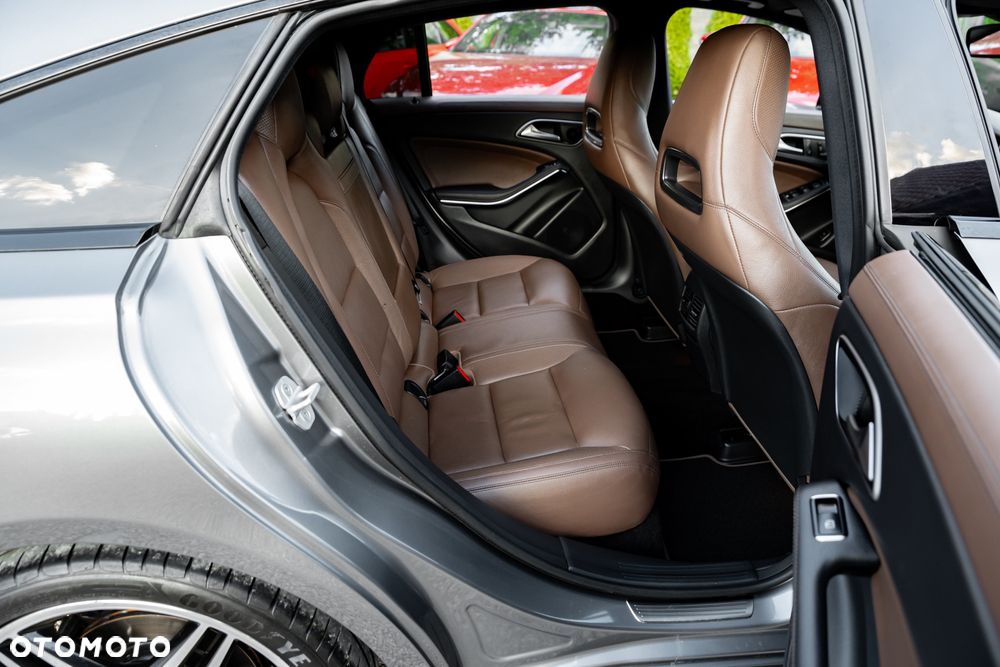 Mercedes-Benz CLA Shooting Brake 250 4Matic 7G-DCT Sport - 25