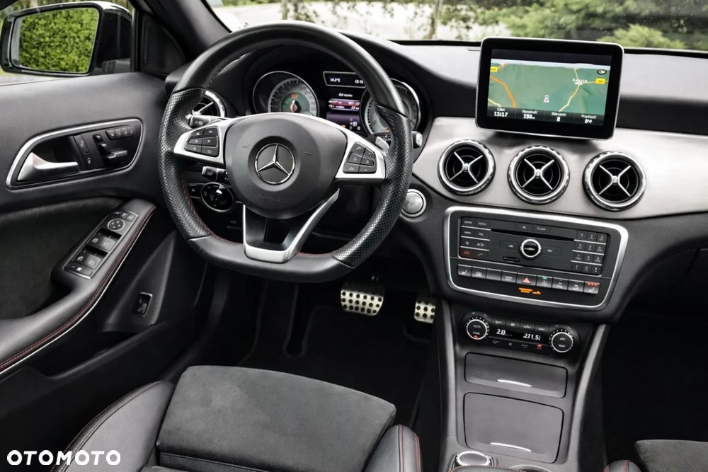 Mercedes-Benz GLA 250 4-Matic AMG Line - 16