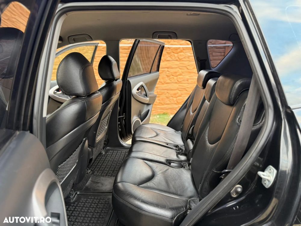 Toyota RAV4 - 8