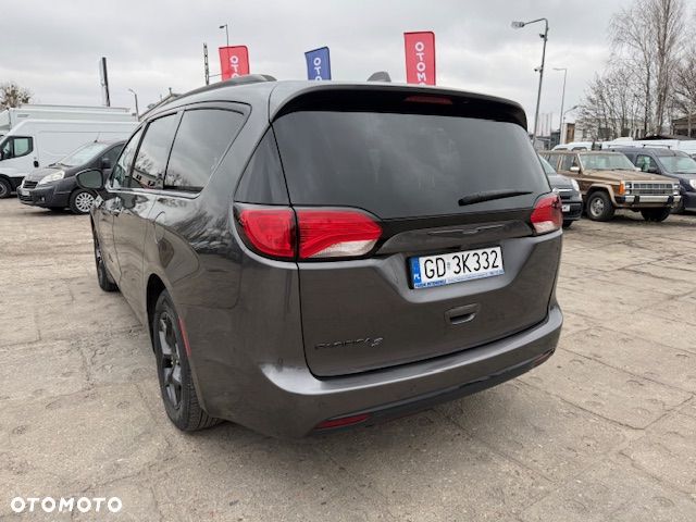 Chrysler Pacifica - 9