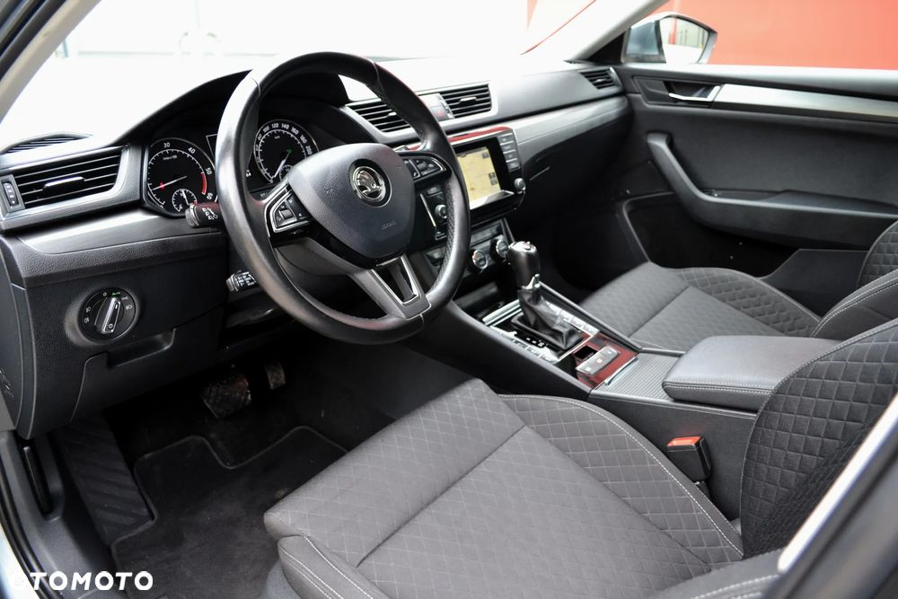 Skoda Superb 2.0 TDI Sportline DSG - 5