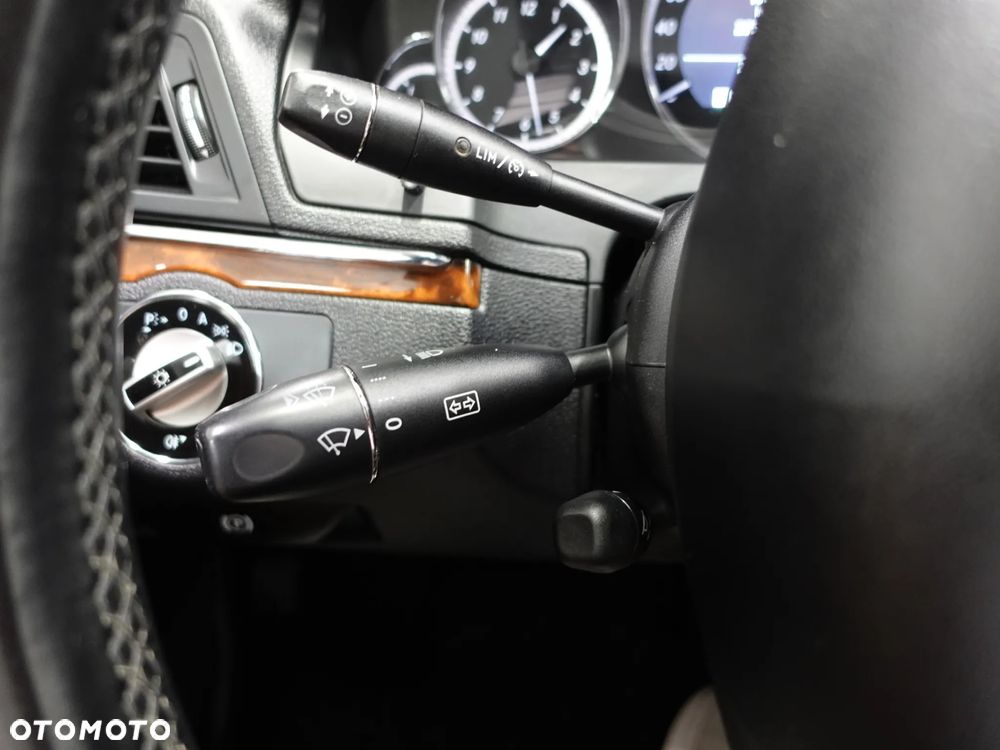 Mercedes-Benz Klasa E 350 CDI DPF BlueEFFICIENCY 7G-TRONIC Avantgarde - 36