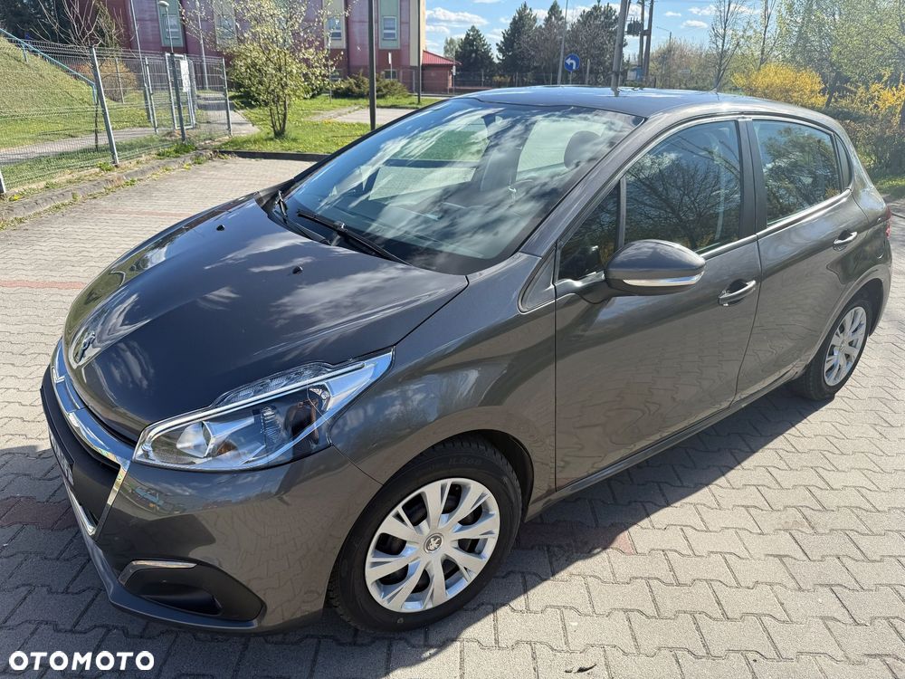 Peugeot 208 - 1