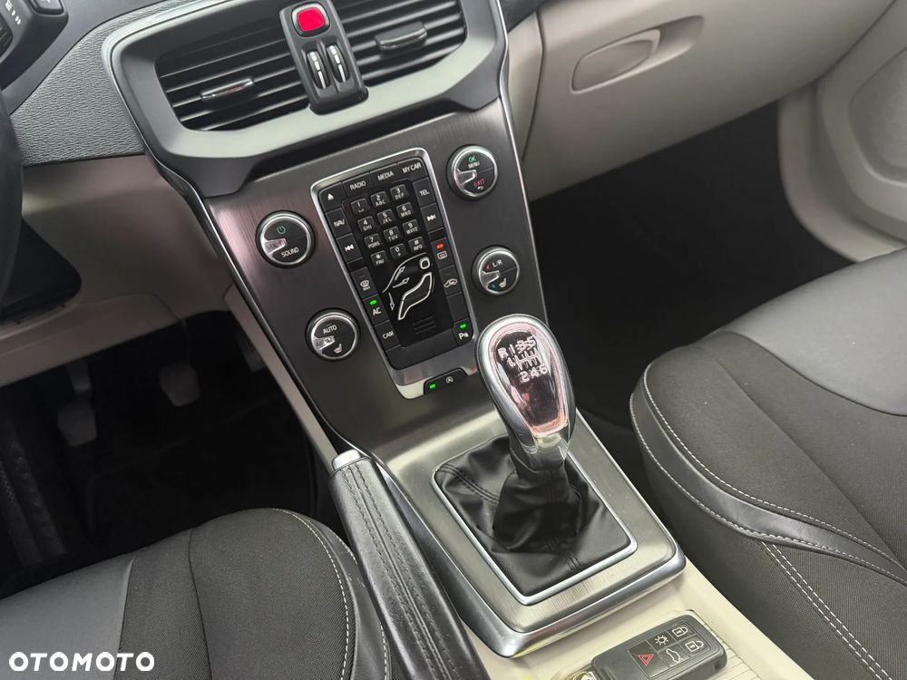 Volvo V40 D2 Momentum - 24