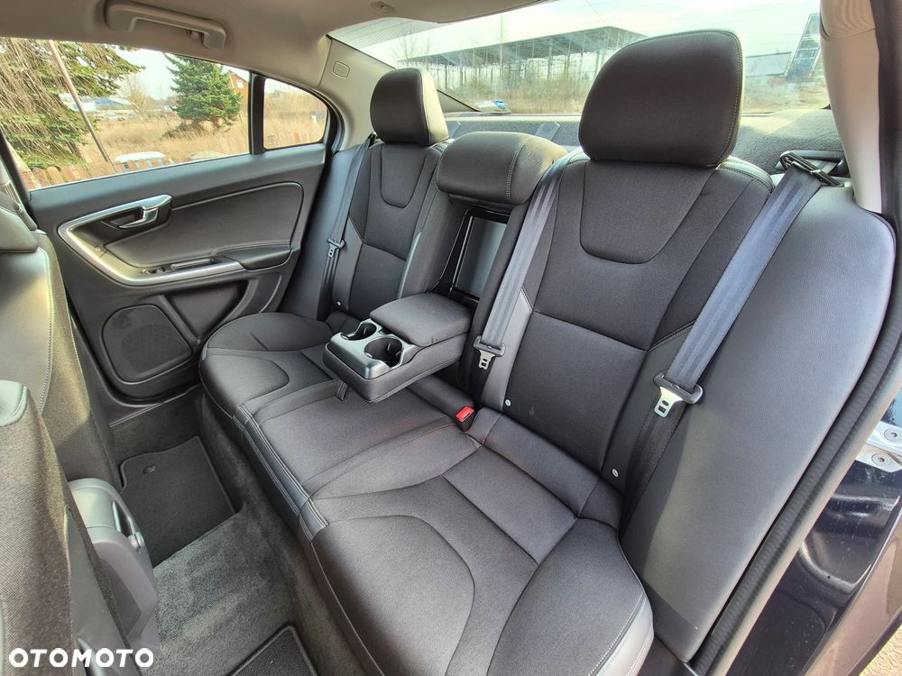Volvo S60 D2 Momentum - 6