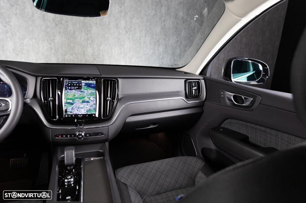 Volvo XC 60 2.0 T6 PHEV Core AWD - 43