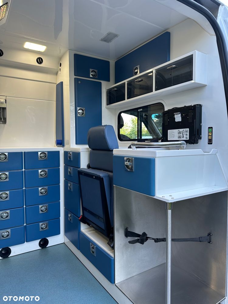 Mercedes-Benz Sprinter - 16
