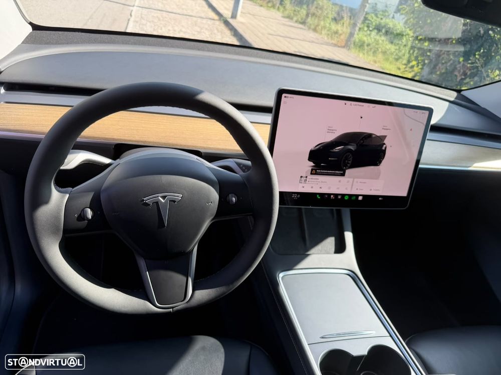 Tesla Model Y Standard RWD - 4