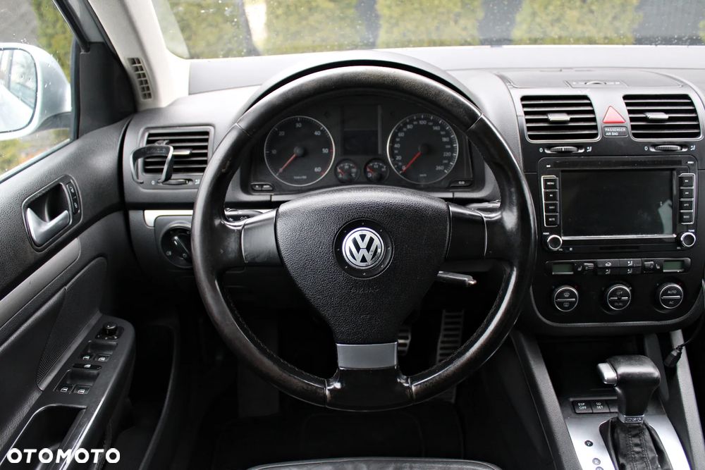 Volkswagen Golf 2.0 TDI Highline DSG - 23