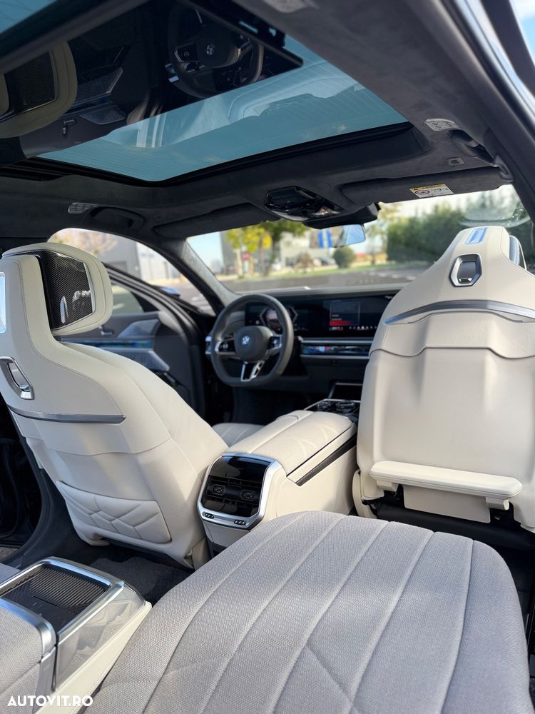 BMW M7 M760e xDrive - 16