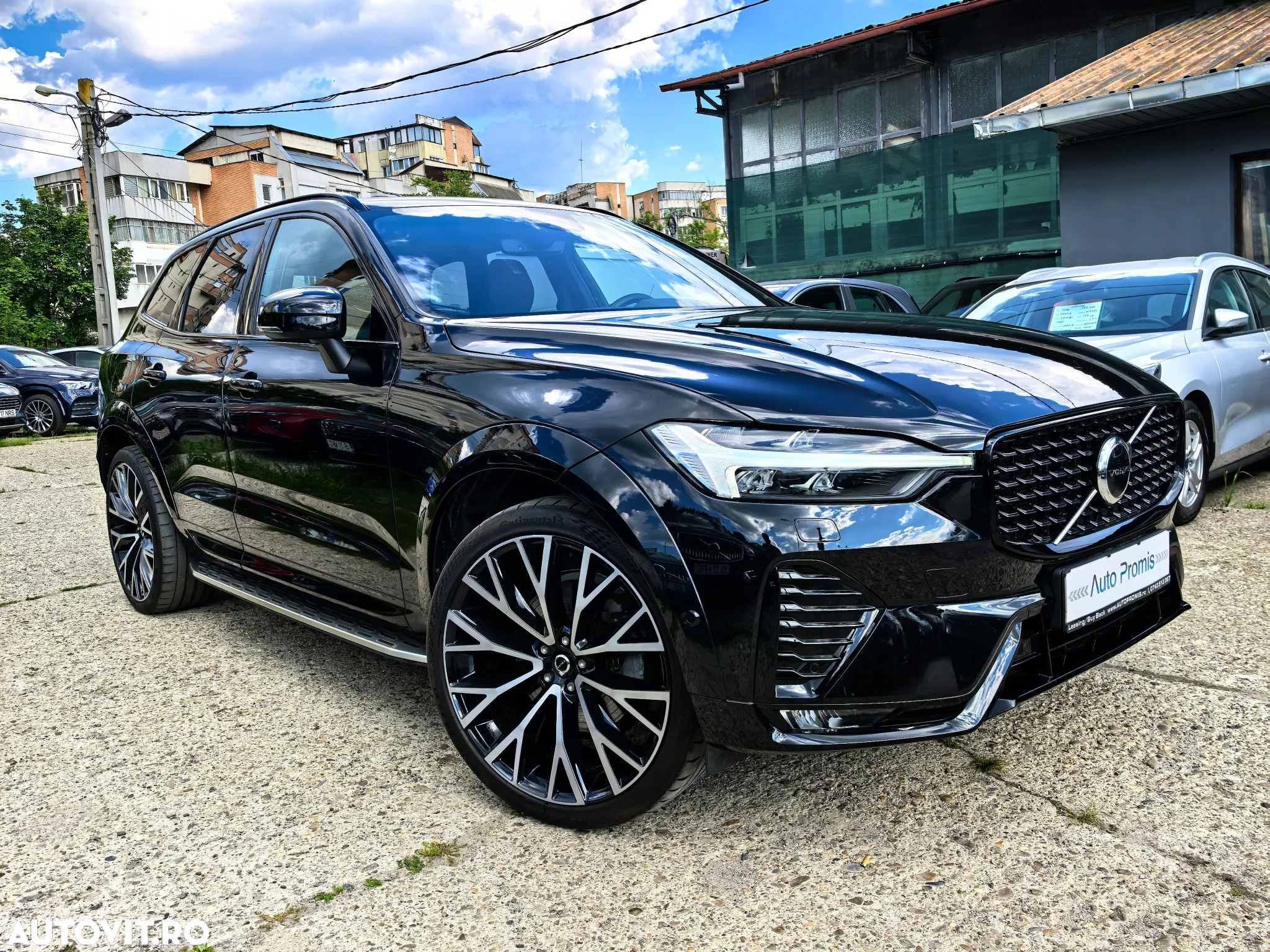 Volvo XC 60 B4 MHEV R-Design - 3