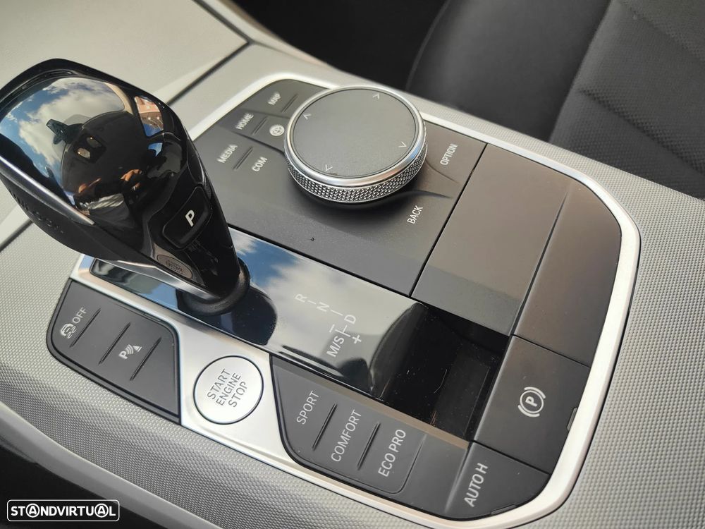 BMW 318 d Touring Auto - 25